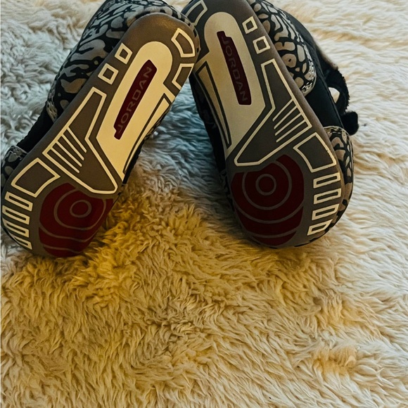 Retro Jordan 4 - Picture 4 of 4